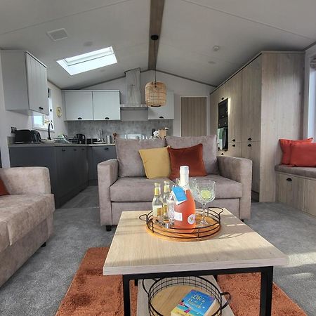 Honeycomb Lodge - Holiday Home 5 Min From Padstow Esterno foto