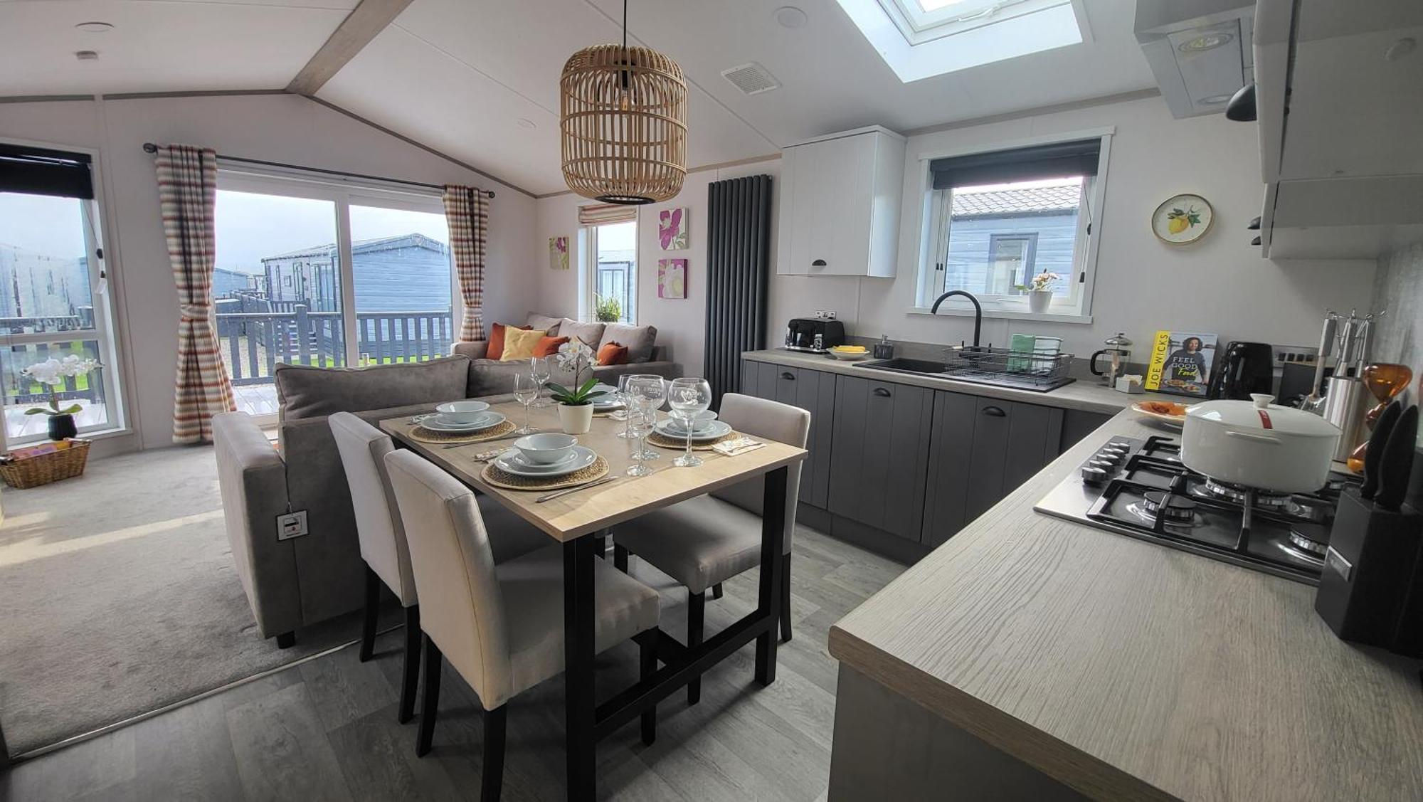 Honeycomb Lodge - Holiday Home 5 Min From Padstow Esterno foto