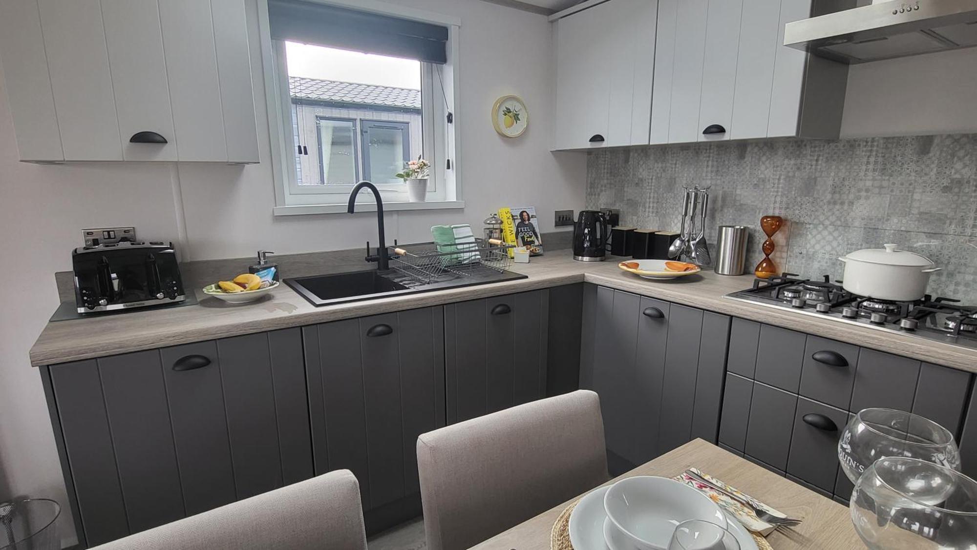 Honeycomb Lodge - Holiday Home 5 Min From Padstow Esterno foto
